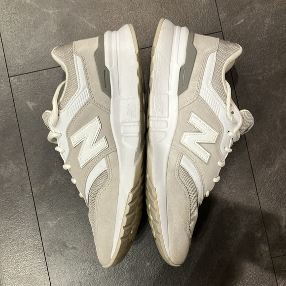 New balance, gray and white women’s size 11, 997H - Picture 2 of 7